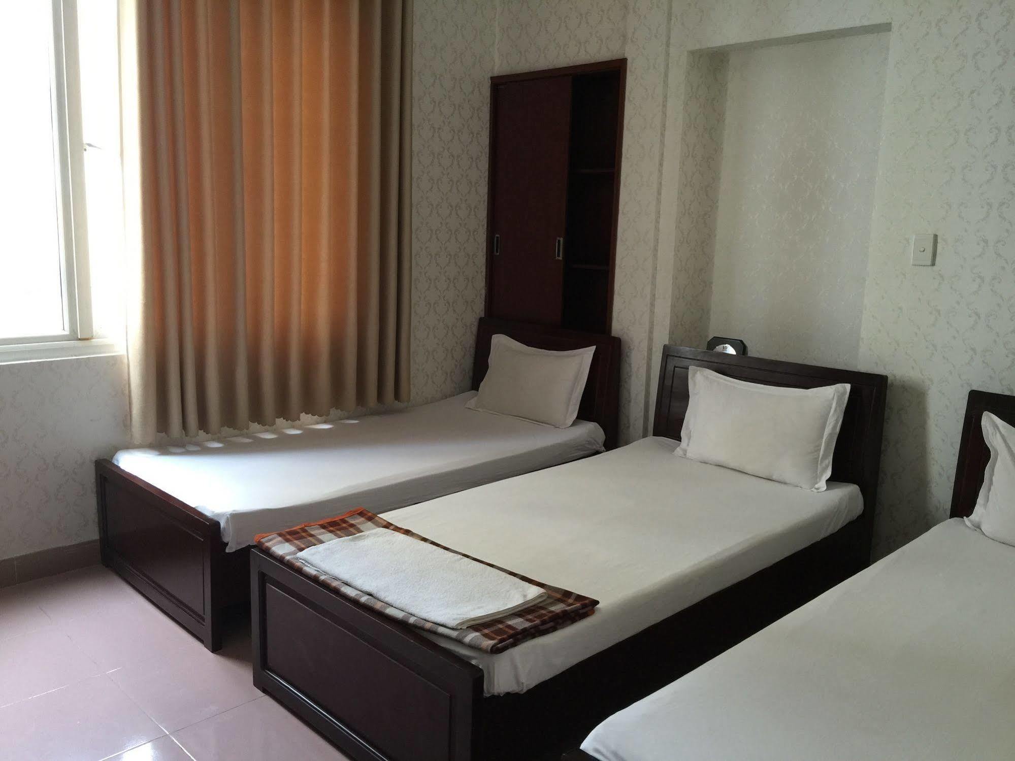 Hong Vinh Hotel Thành Pho Ho Chí Minh Esterno foto