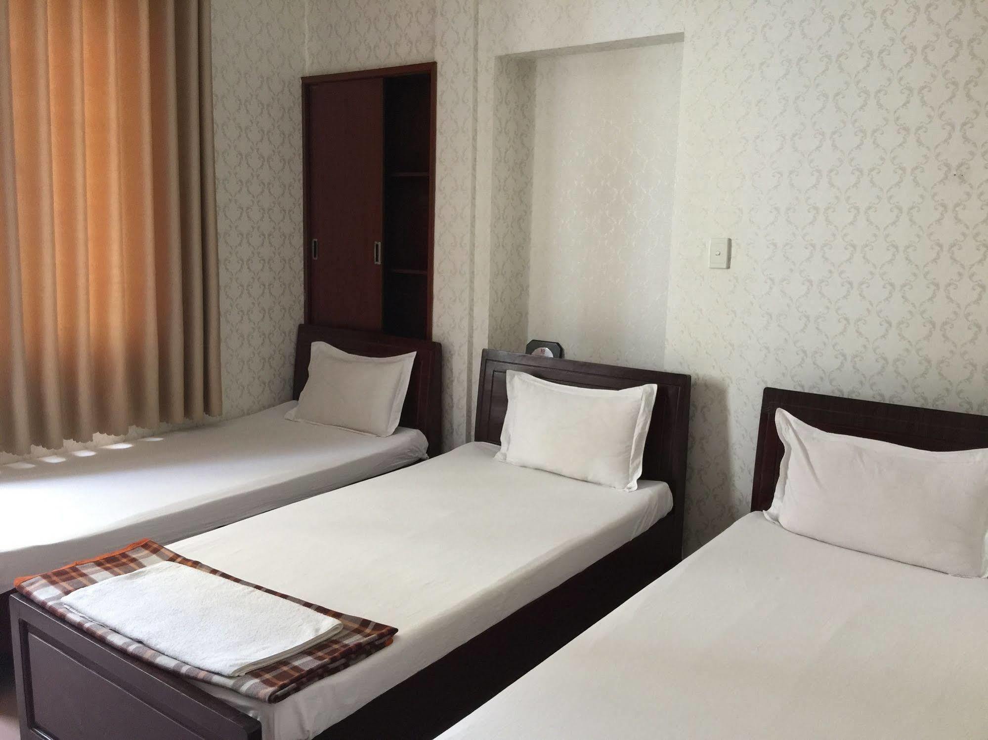 Hong Vinh Hotel Thành Pho Ho Chí Minh Esterno foto